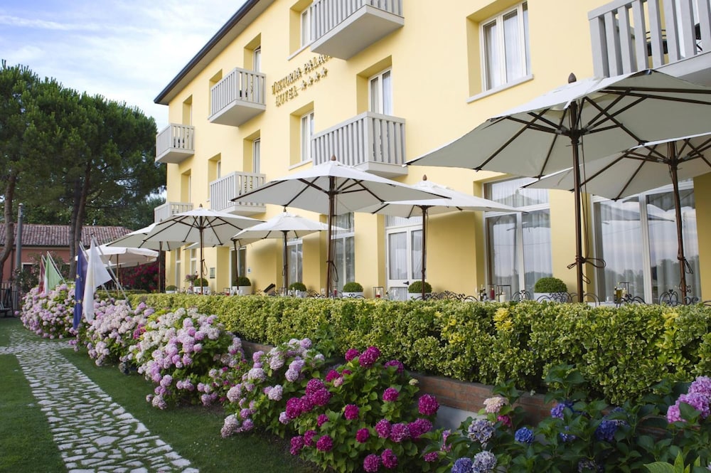 Viktoria Palace 66/76