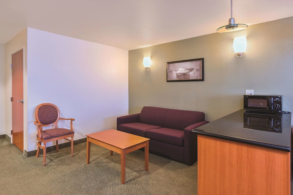 La Quinta Inn & Suites by Wyndham Tulare 26/40