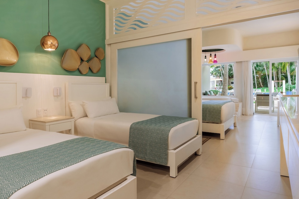 1 Bedroom, Pool, Walkout, Family