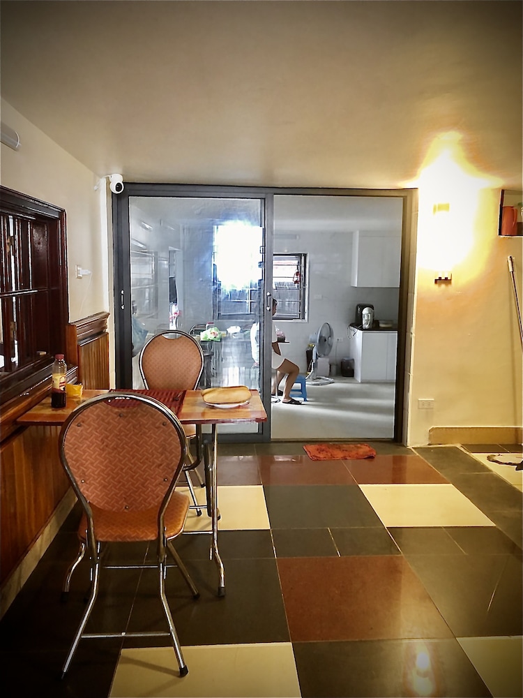 Viet Nhat Halong Hotel 52/61