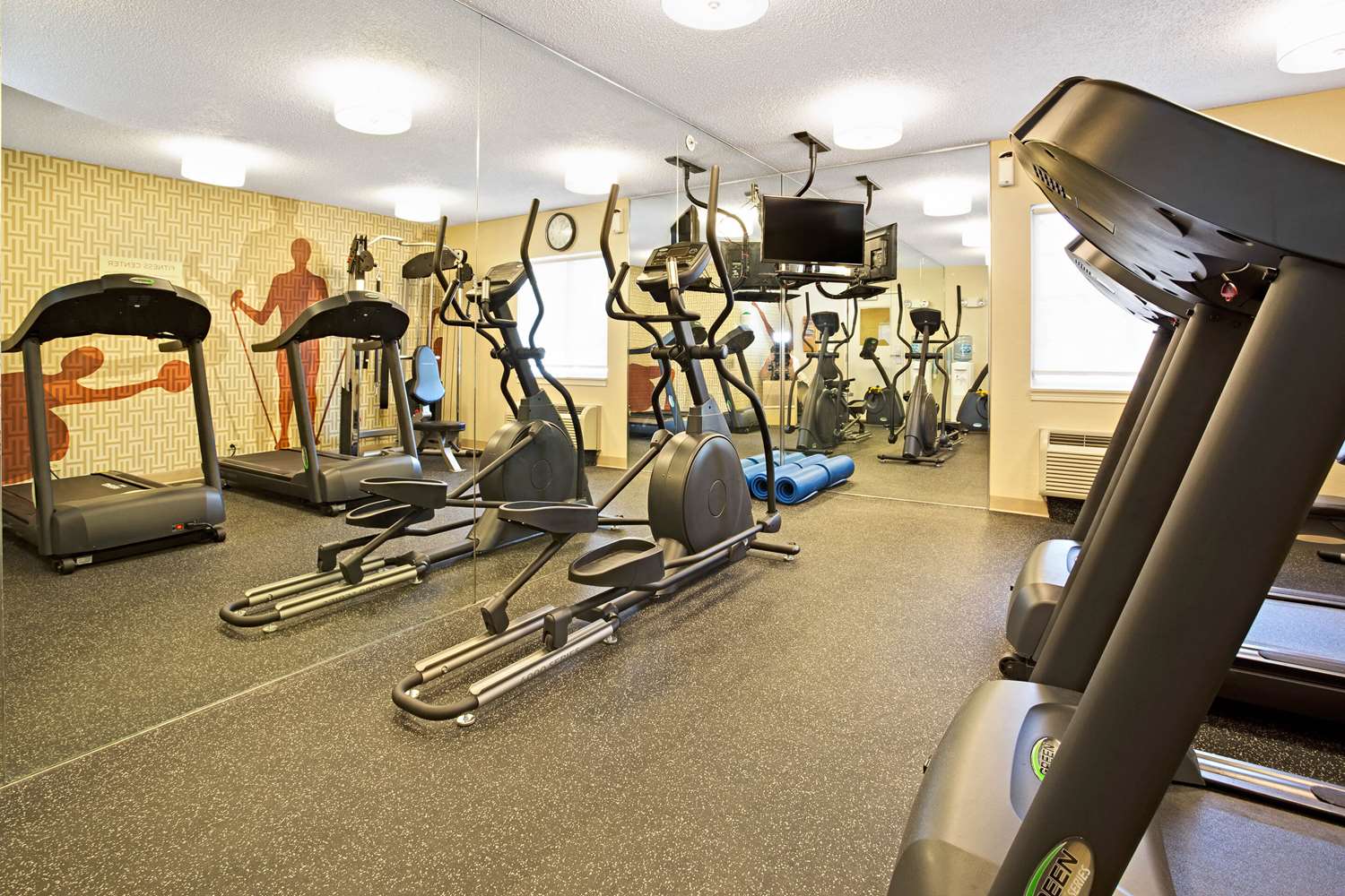 MainStay Suites Cincinnati Blue Ash 14/20