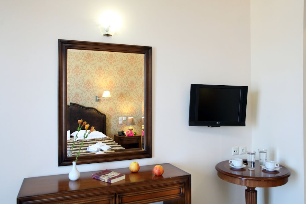 Tesoro Hotel 2/20