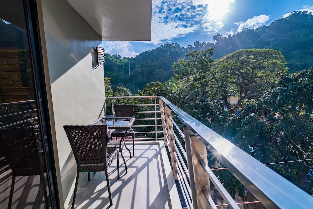 Coral Cliff Hotel 3/23