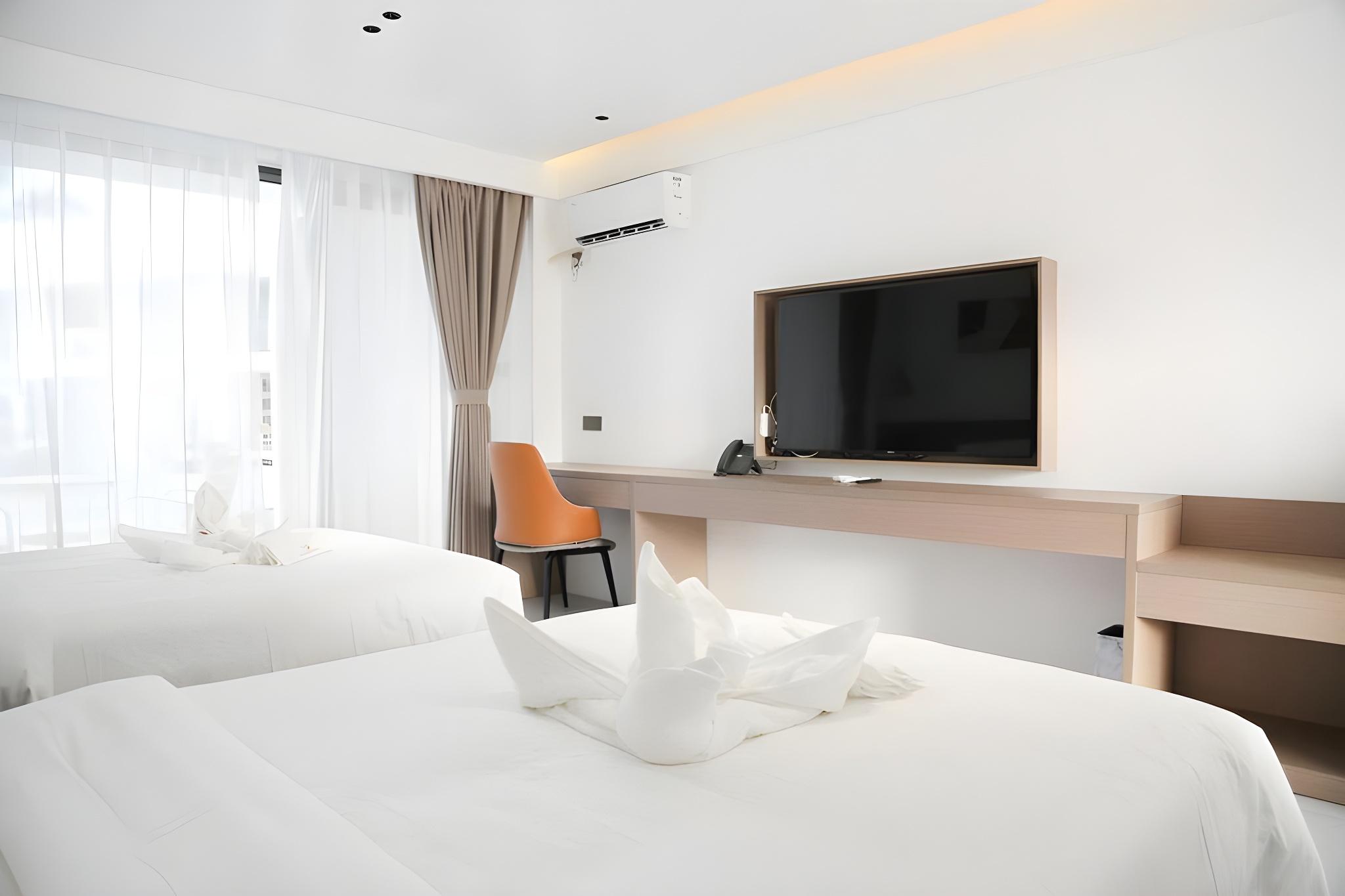 Premier, 2 Double Beds, Direct Pool Access