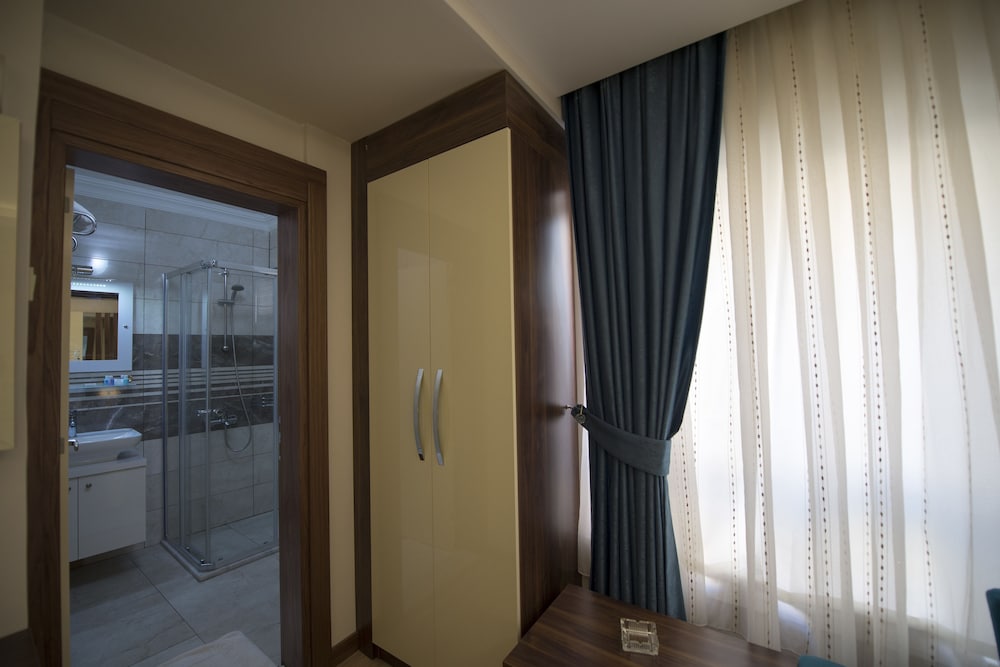 Ozlu Otel 12/30