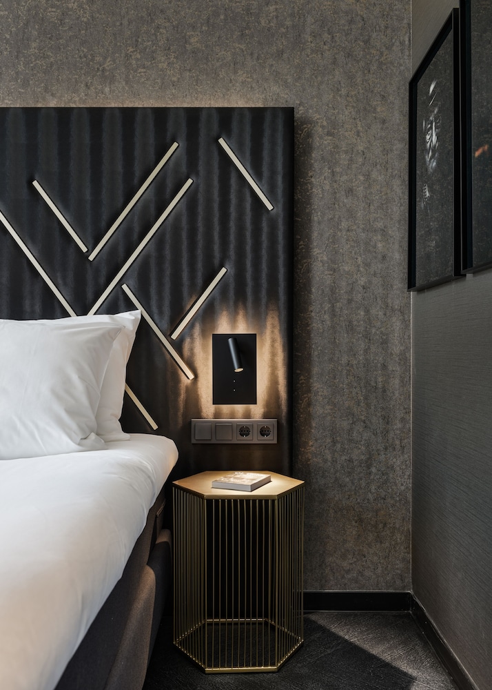 CLASSIC, KING BED
