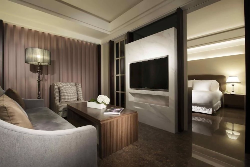 LEOFOO RESIDENCES 23/30