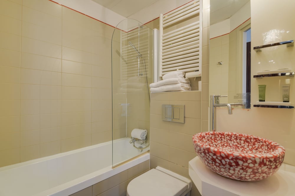 Pavillon Nation Hotel 35/41