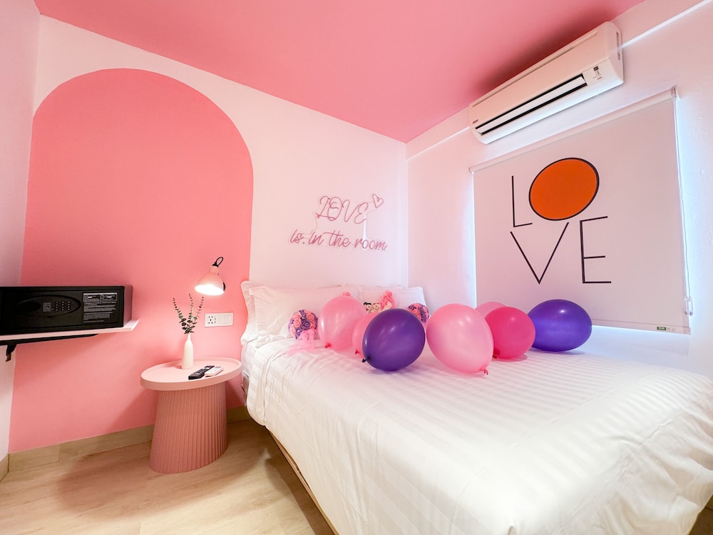 ROMANTIC, DOUBLE BED