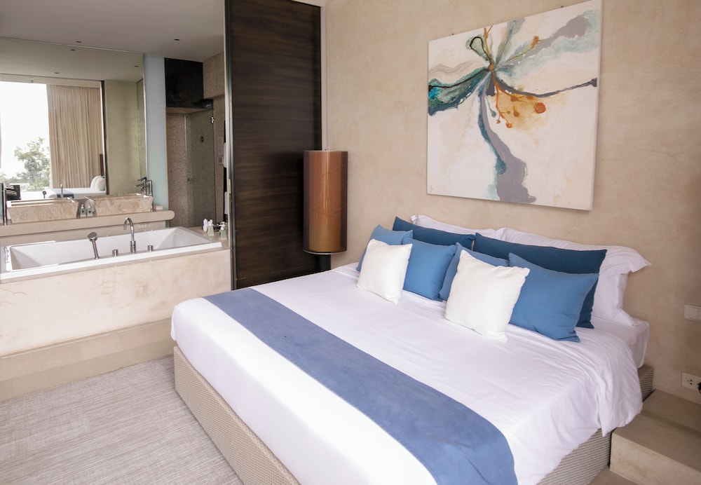 1 Bedroom, Honeymoon, Villa, King Bed, Partial Ocean View