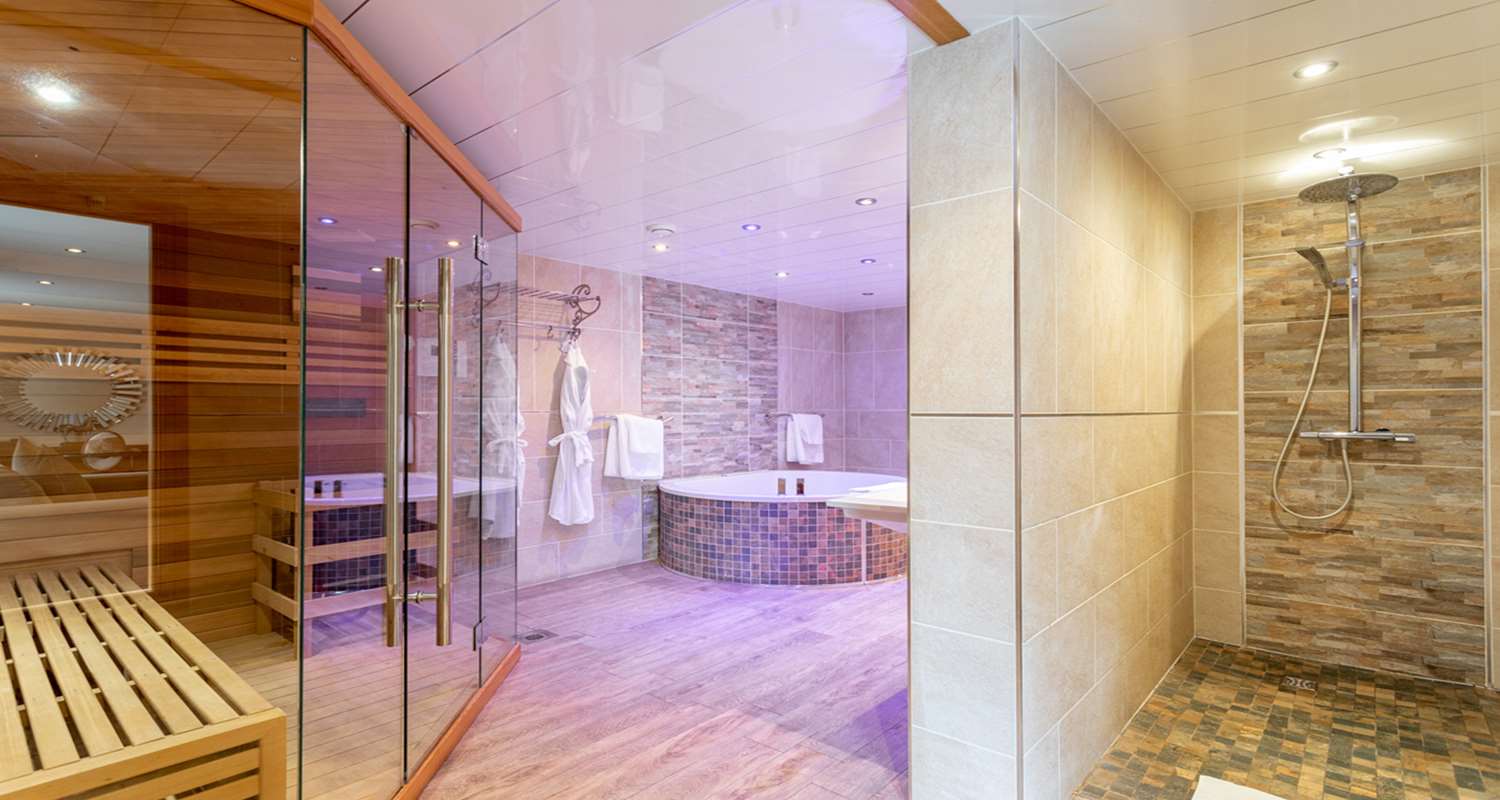 Suite, King Bed, Sauna