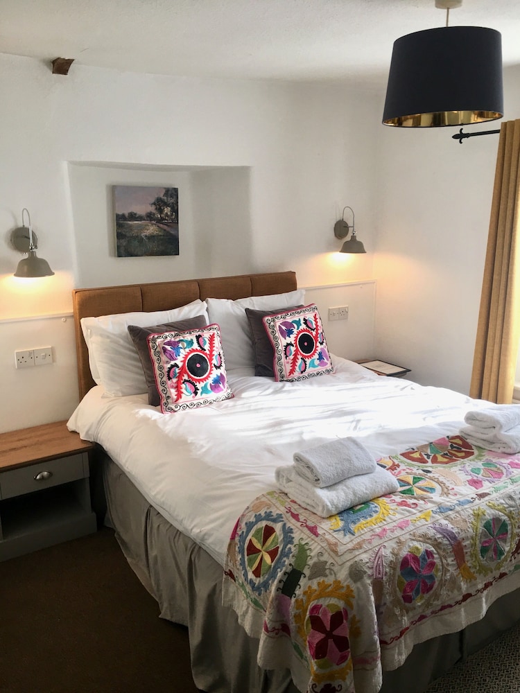 The Mousetrap Inn 30/70
