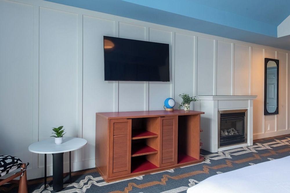 Ogunquit Hotel 40/50