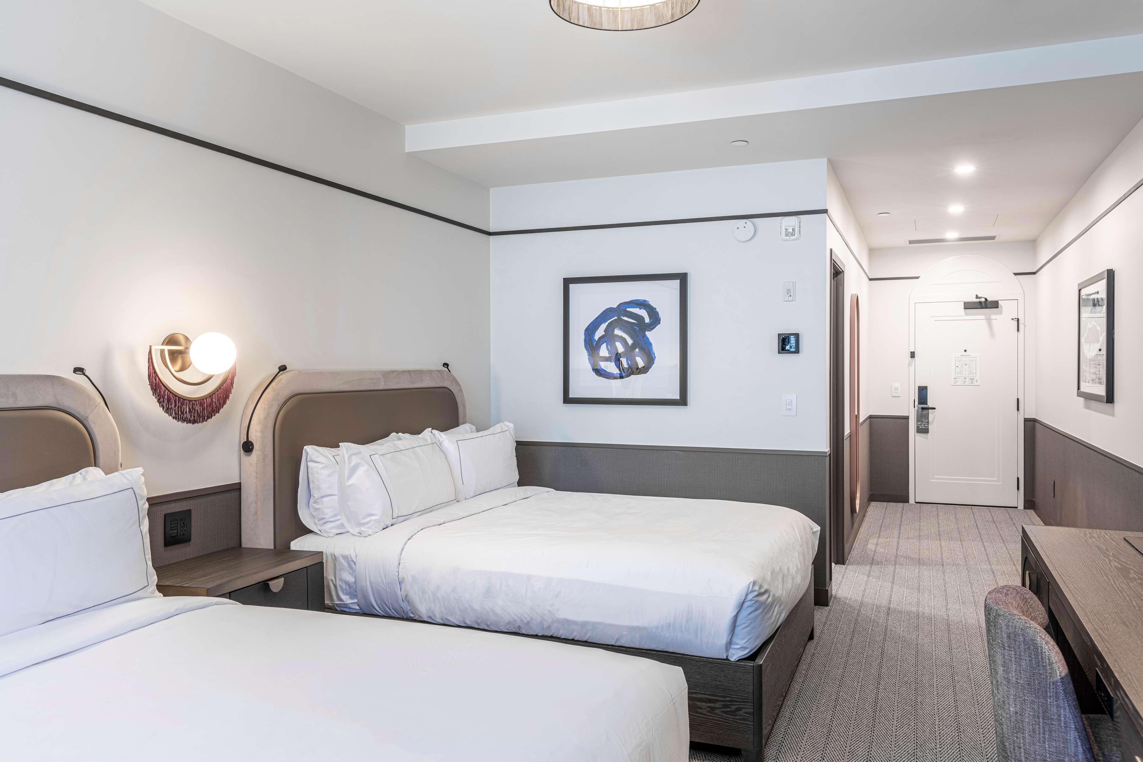 2 Queen Beds, Accessible