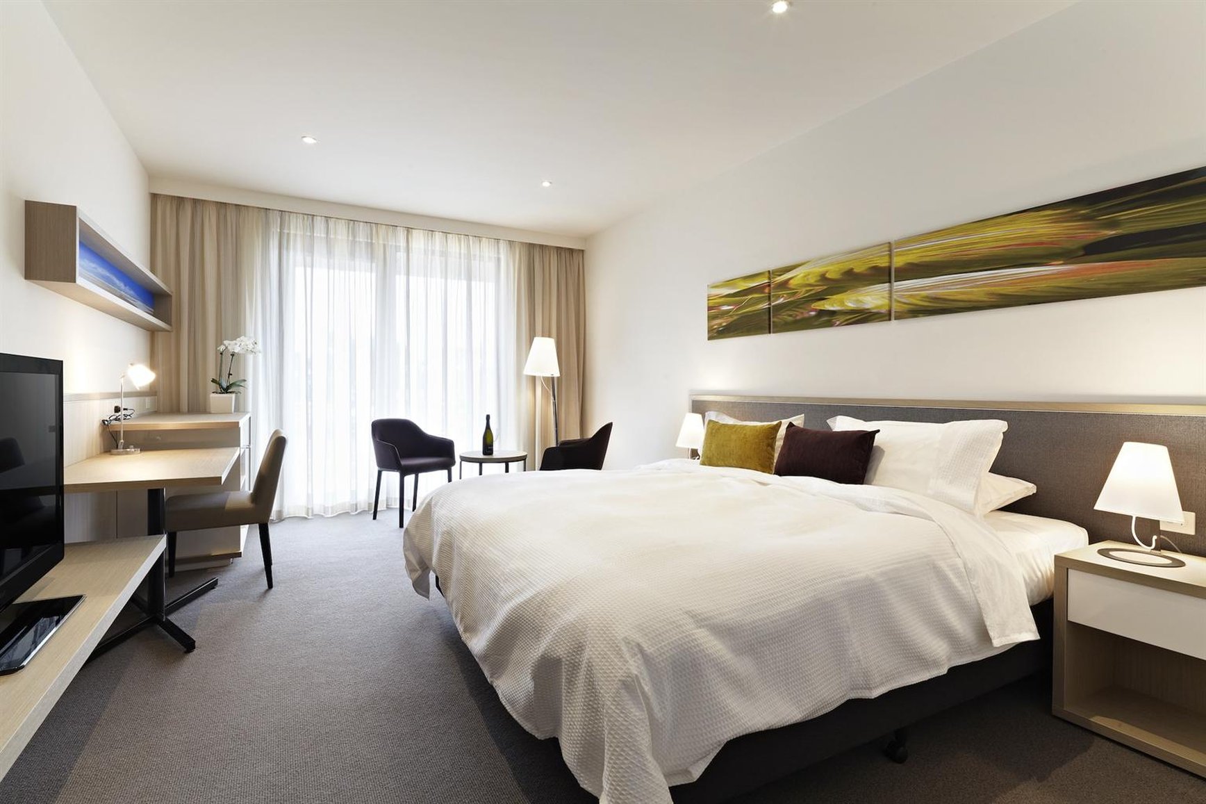 FLINDERS HOTEL 4/7