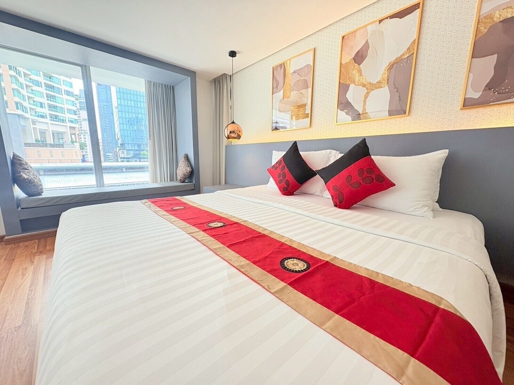 PREMIER, DELUXE, DOUBLE BED