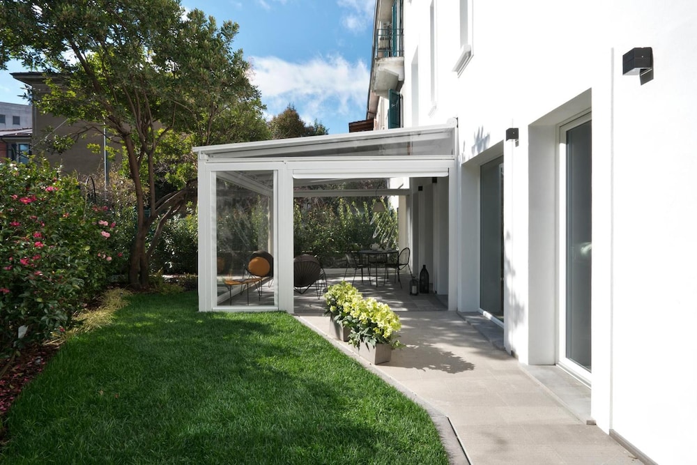 Conti Guest House 42/44