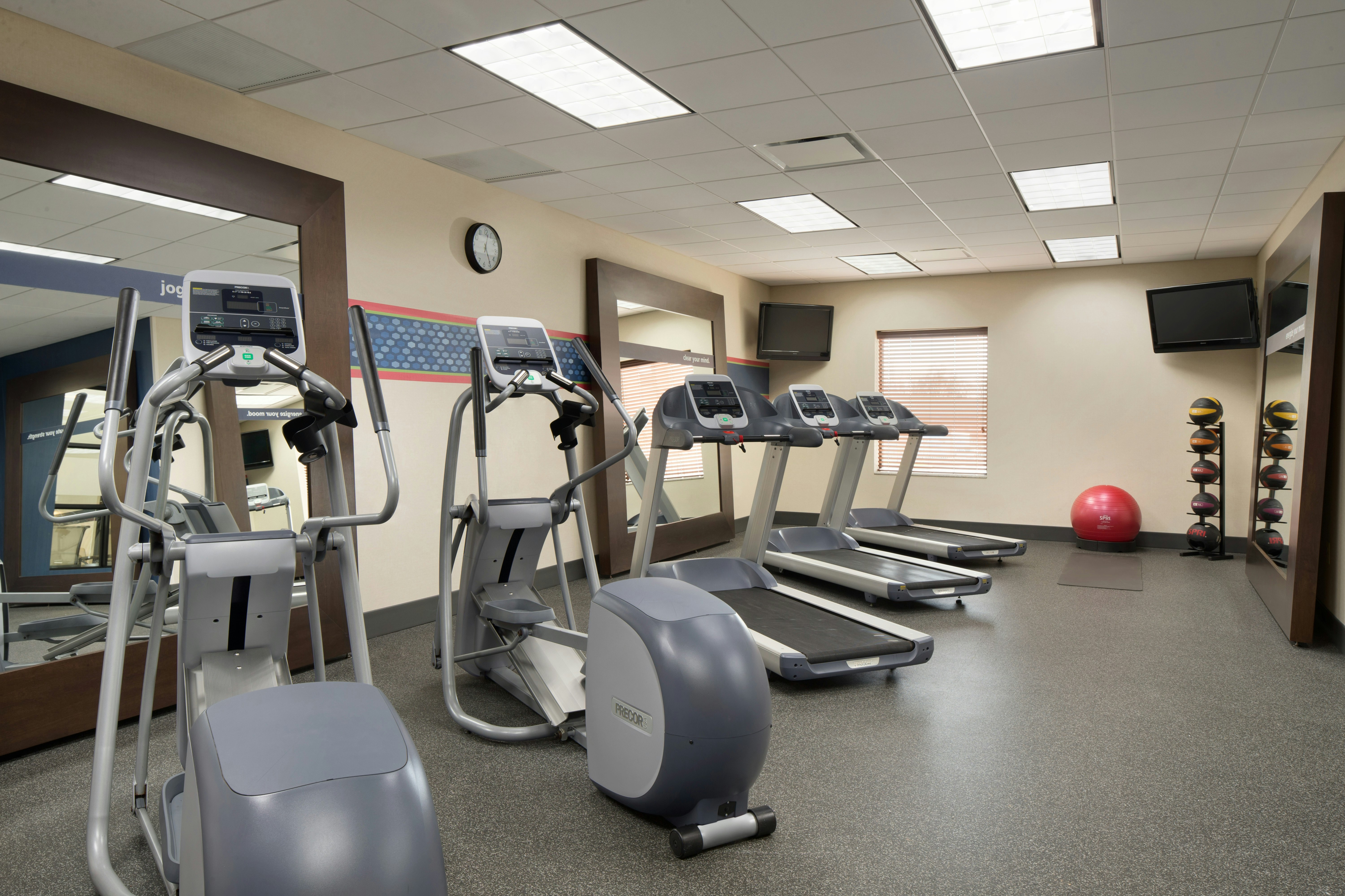 Hampton Inn Suites Edgewood Aberdeen South Md 20/38