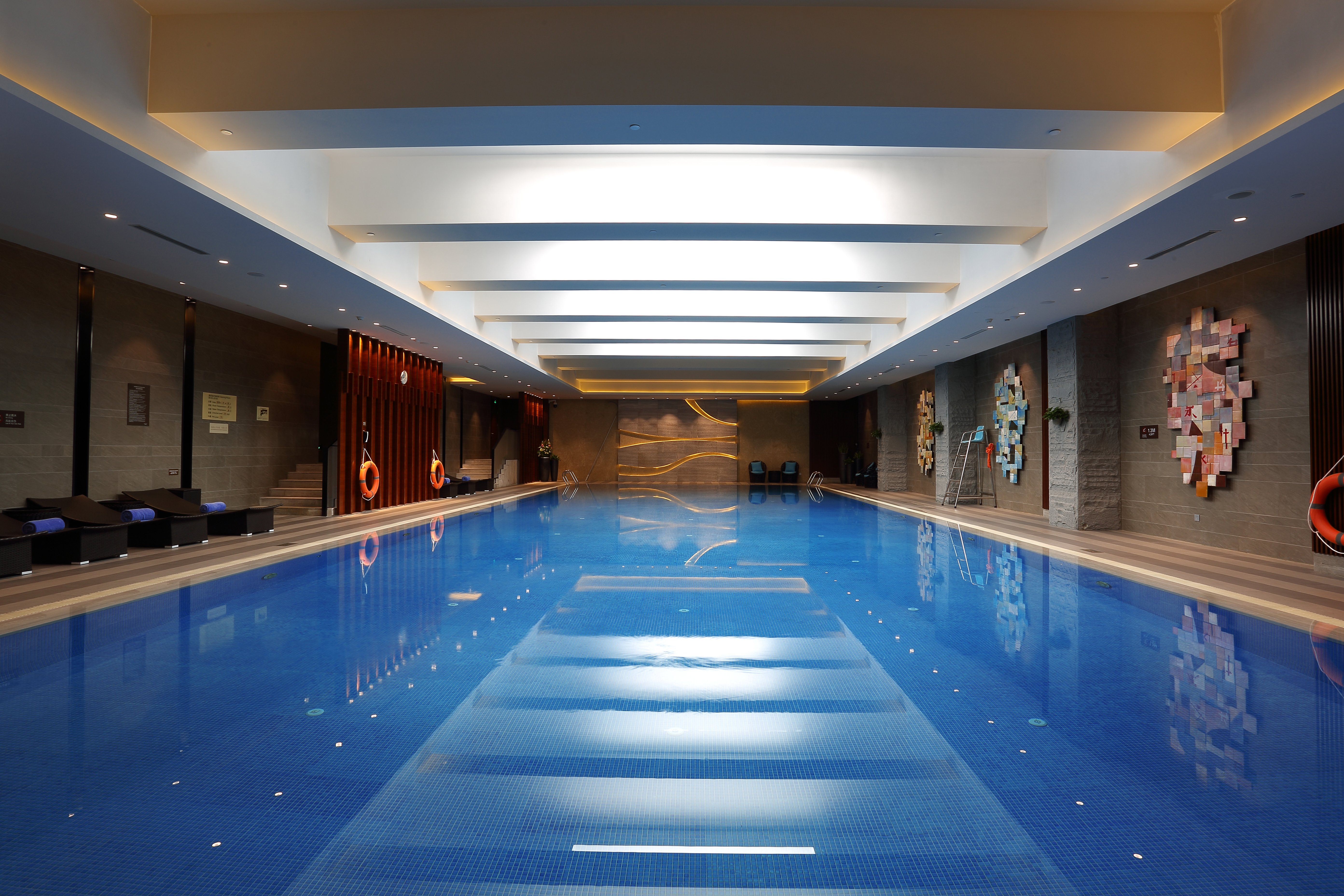 HUALUXE YANGJIANG CITY CENTER 37/79
