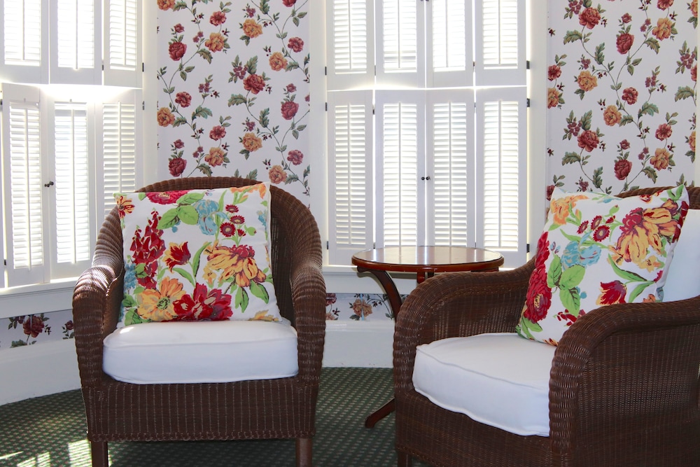 Inn on Mackinac 38/50
