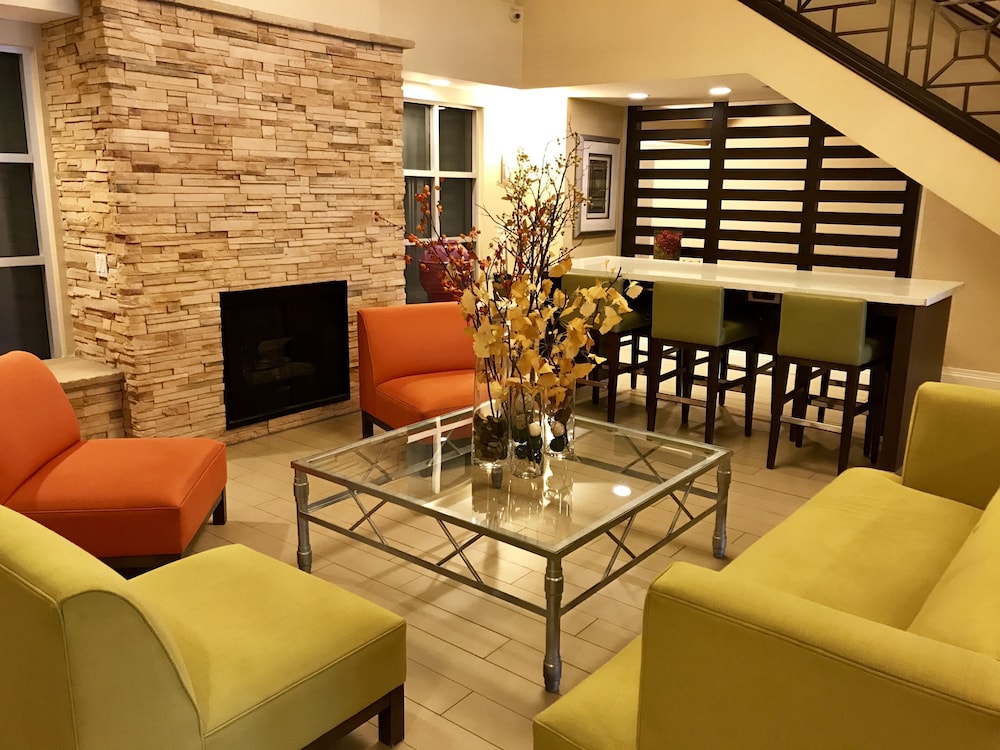 DoubleTree by Hilton Chatsworth 36/42