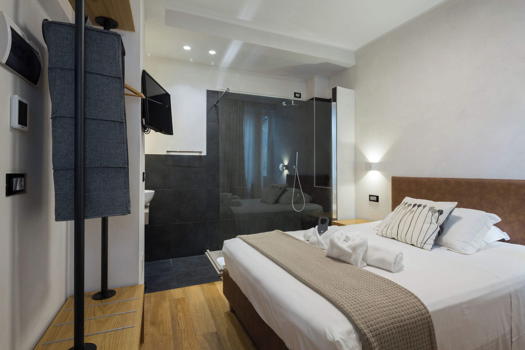 ECONOMY, SINGLE, LARGE SINGLE BED