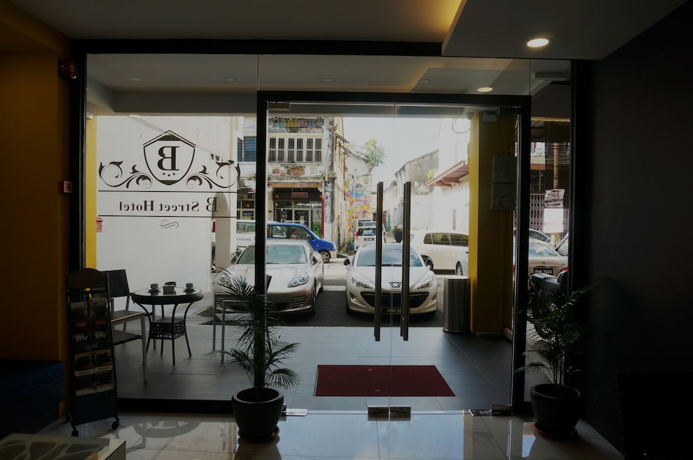 B Street Hotel 33/52