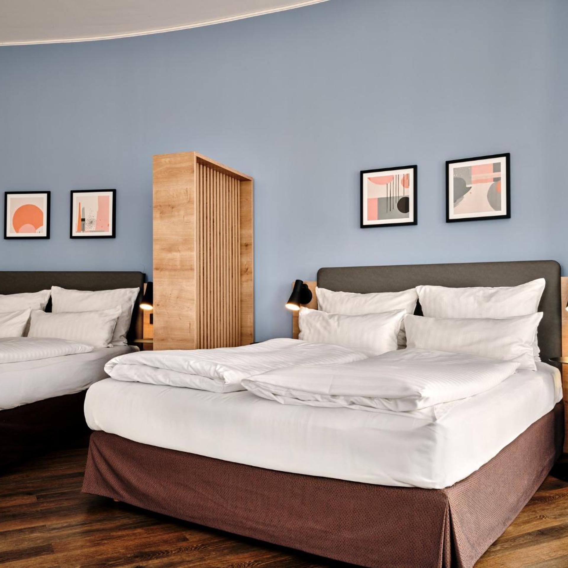 Premium, Family, Single Bed, 2 Queen Beds