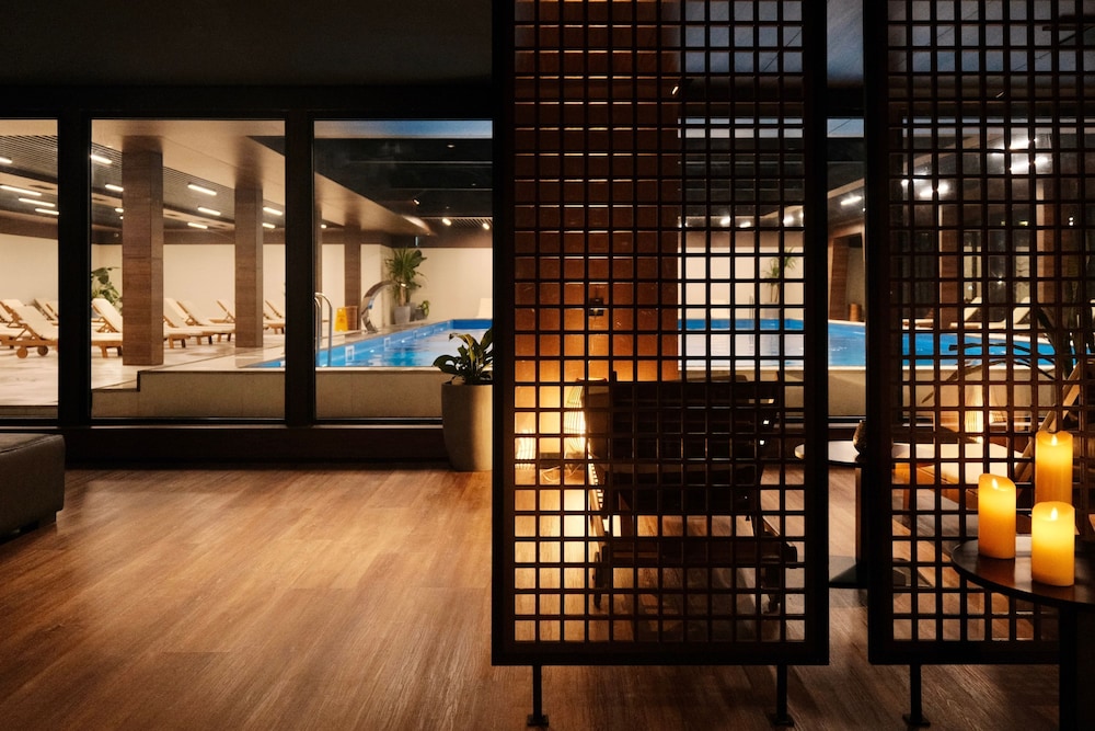 The Grandeur Hotel 42/69