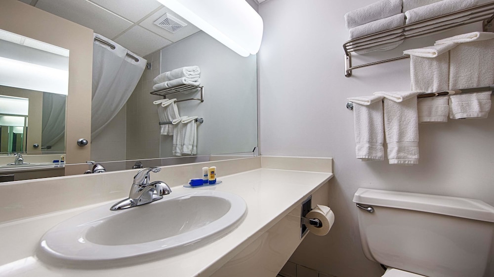Albany Airport Inn 48/50