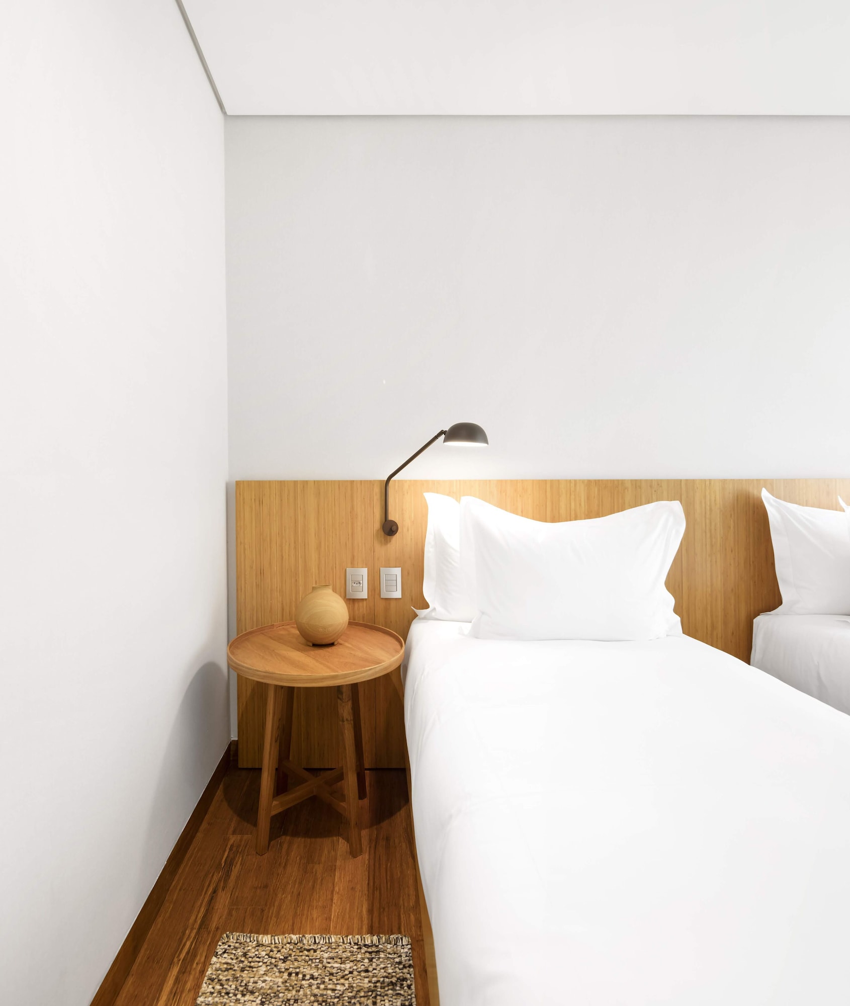 ROOM, TWIN BEDS