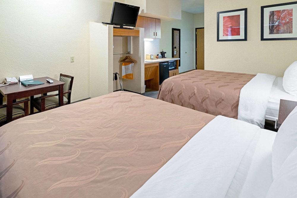 Quality Inn & Suites Robbinsville NC 15/37