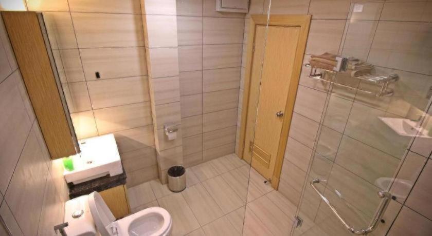 JC Mark Hotel 47/53