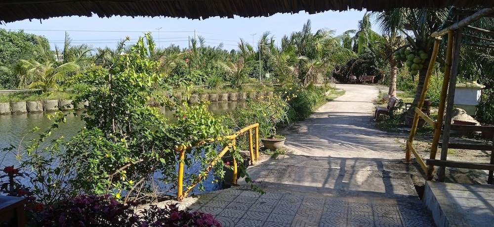 Ferry Homestay 24/50