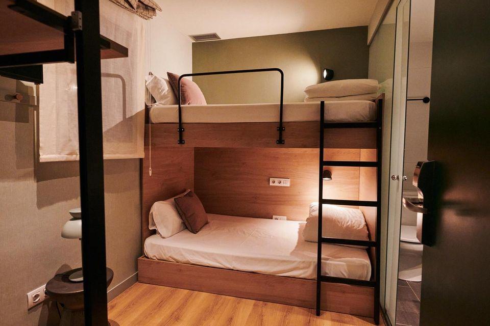 غرفة بسريرين منفصلين وسرير بطابقين، Hotel TOC Hotel Las Ramblas 2/3