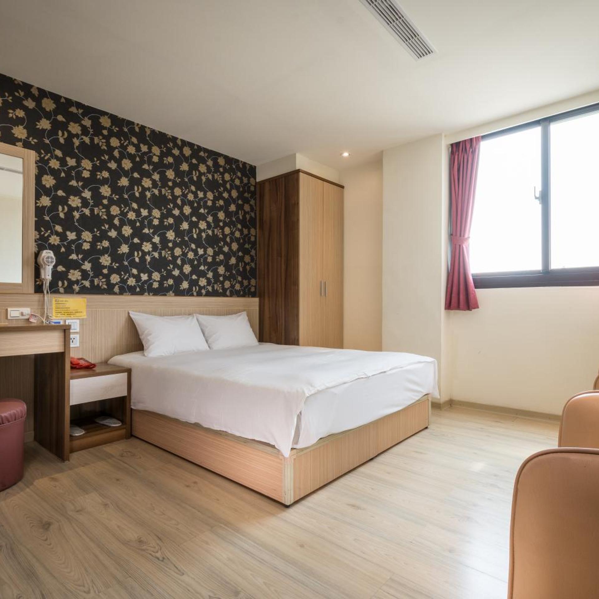 Yadi Hotel 27/53