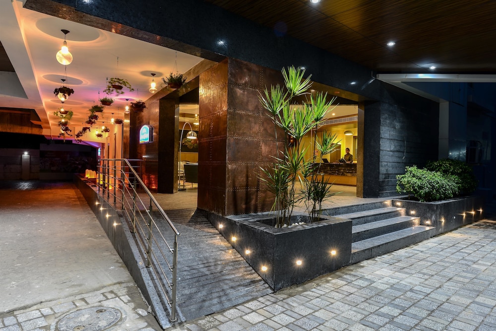 Howard Johnson by Wyndham Kolkata 62/66