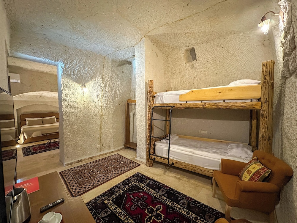 Tulip Cave Suites 25/48