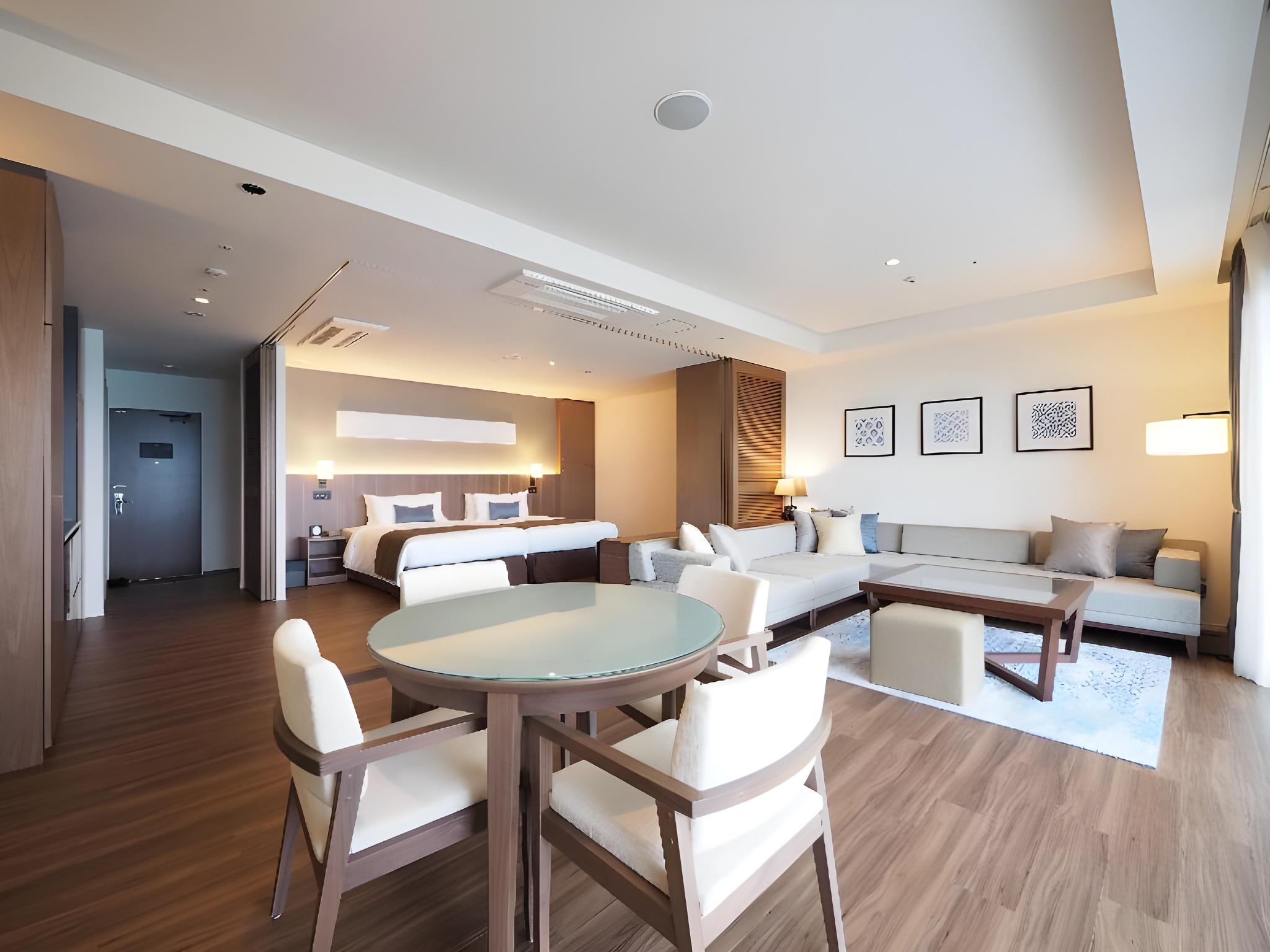 Semi Room, Suite, 2 Semi Double Beds, Sea View, Corner