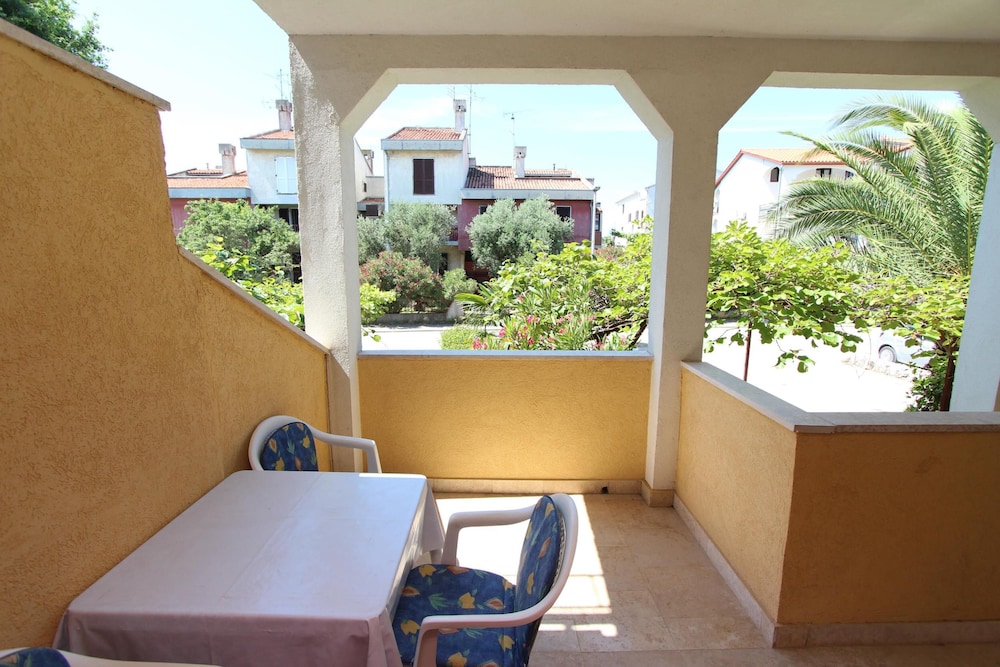 APARTMENTS LORA 32/66