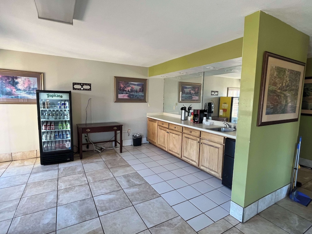 Motel6 Bracey, VA - I-85 6/32