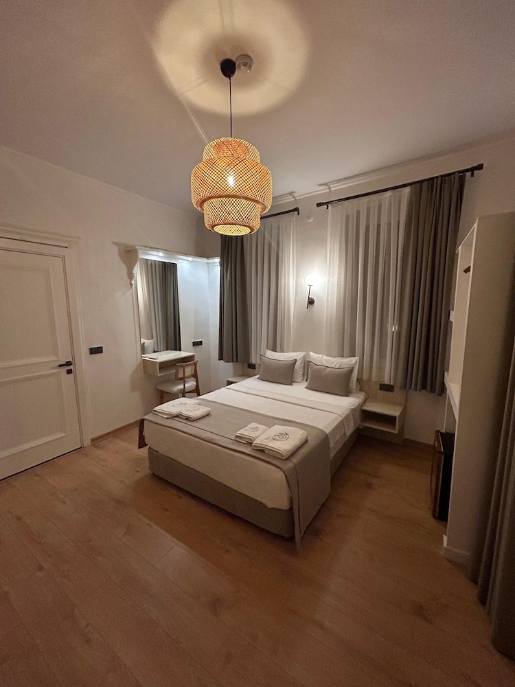 La Luna Otel Cunda 30/50