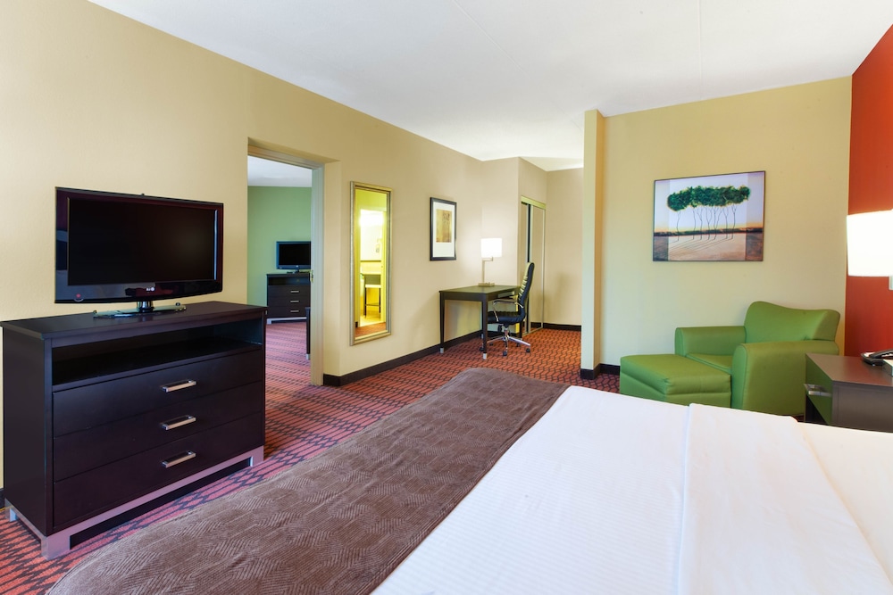 Baymont By Wyndham Harrisburg 11/41
