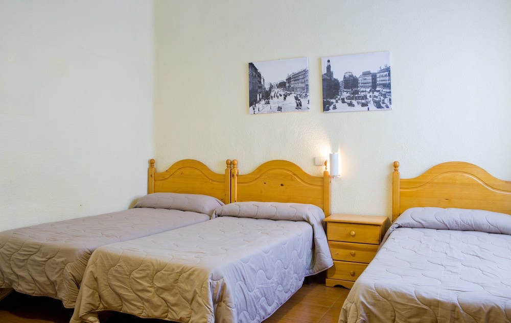 ROOM, TRIPLE