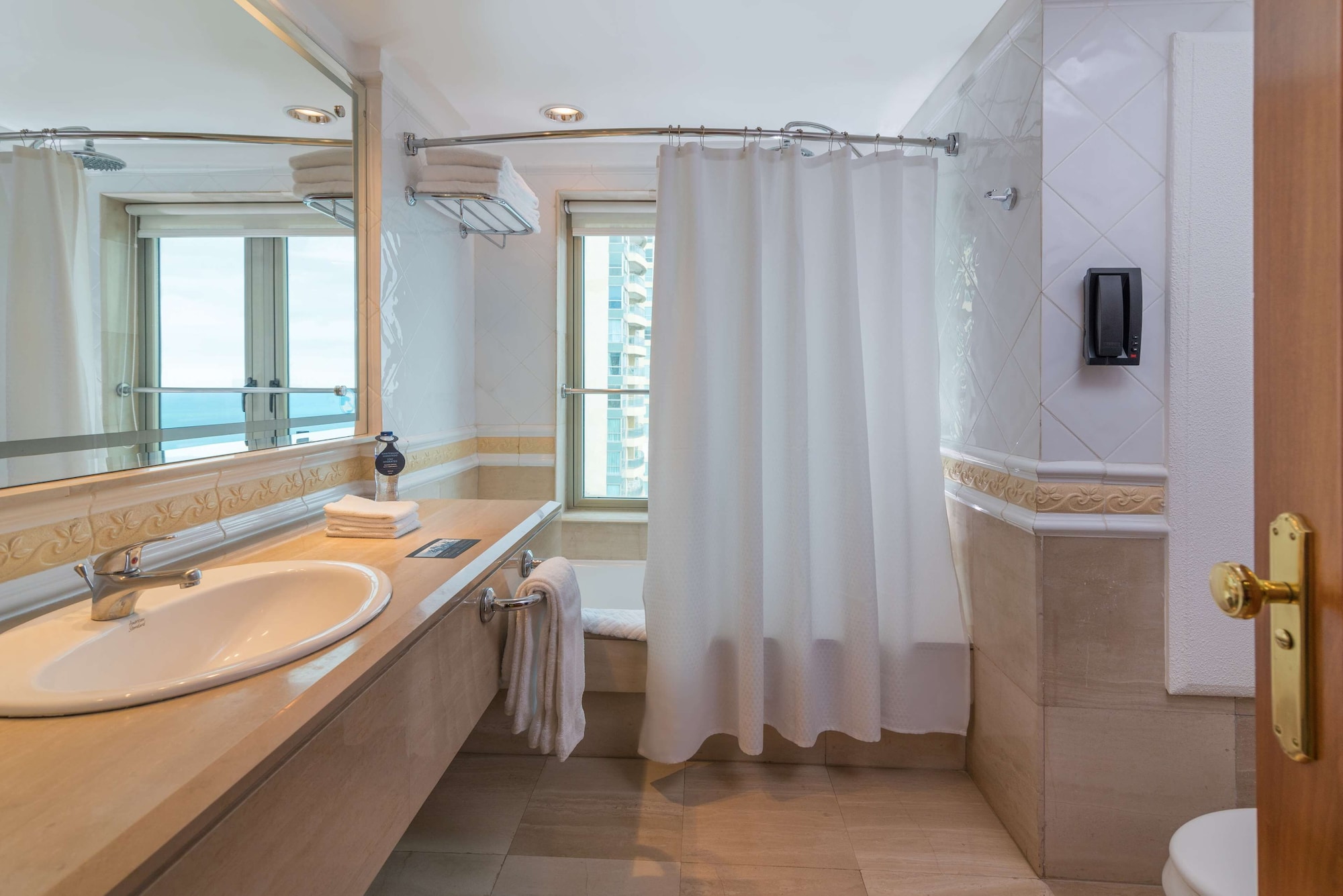 Master, Suite, Single, King Bed, Ocean Front، Catalonia Santo Domingo 5/8