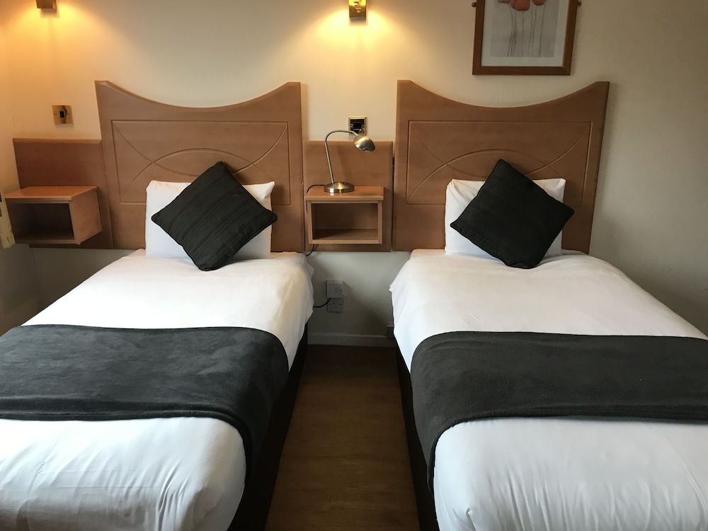 Whites Hotel 10/57