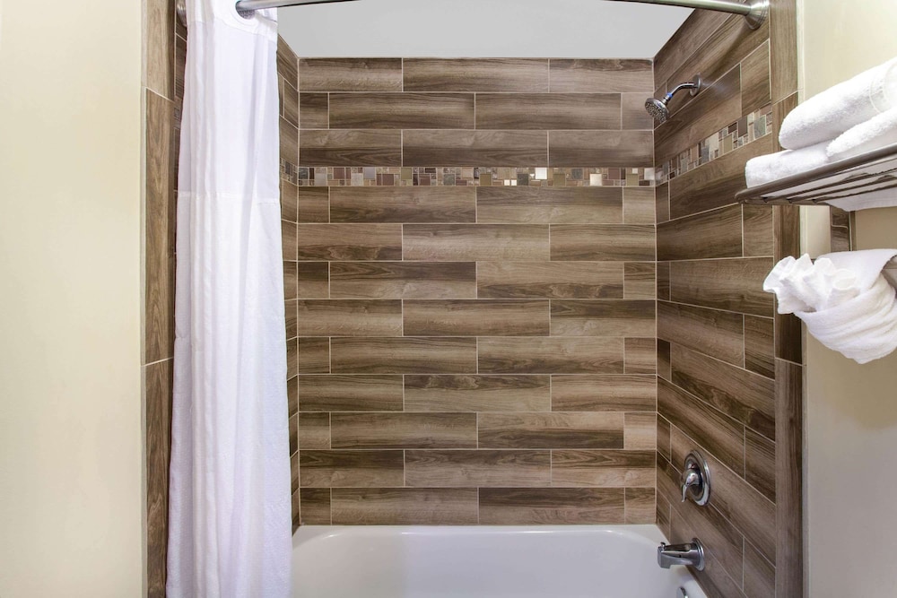 Baymont By Wyndham Jacksonville/Butler Blvd 20/22