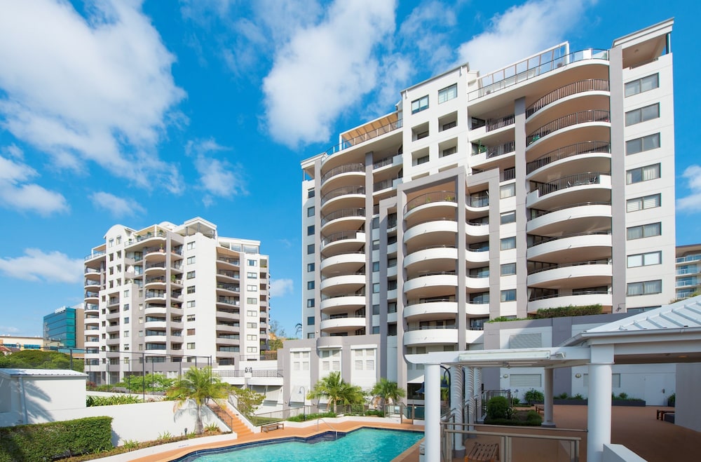 The Oasis Apartments 1/66