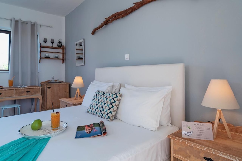 1 Bedroom, Premium, King Bed, Ocean Front، Eco Beach And Magic Garden 5/6