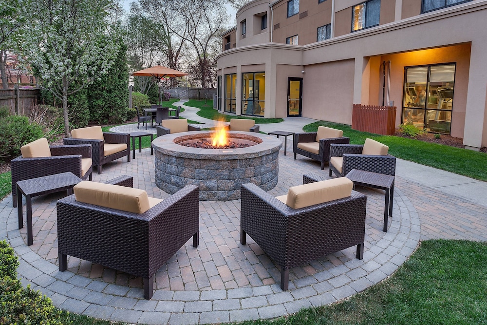 Courtyard Providence Warwick 32/41